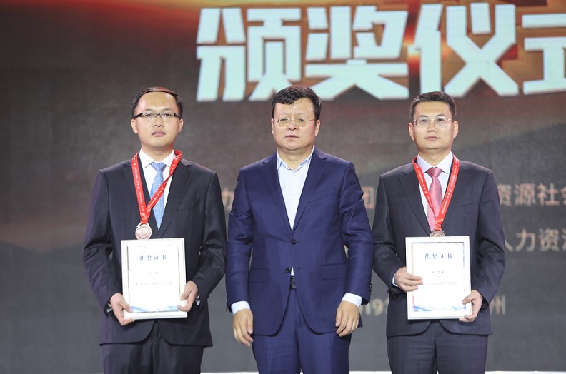 j9九游会官网制药董事长丁兆荣获“中国青年创业奖” j9九游会官网制药董事长丁兆荣获“中国青年创业奖”